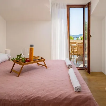 Charming Villa Rea
