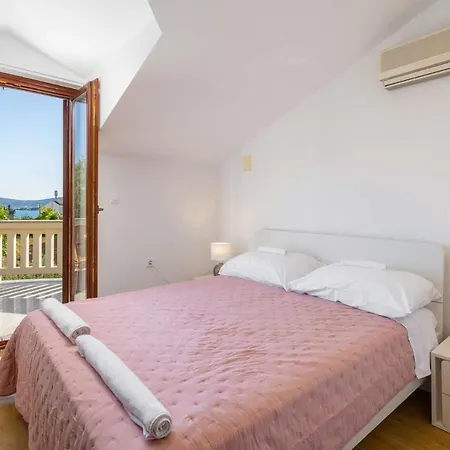 Charming Villa Rea *