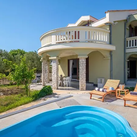 빌라 Charming Villa Rea